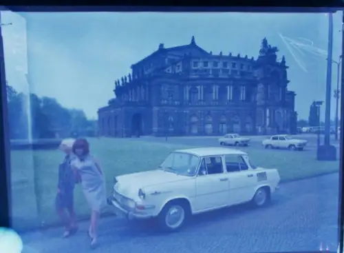 Skoda 1000 MB vor Dresdener Semperoper 1968 Pressenegativ (10529)