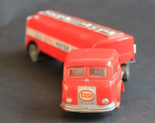Siku Henschel HS 170 Esso-Tankwagen V47 Plastikmodell 1957 (10532)