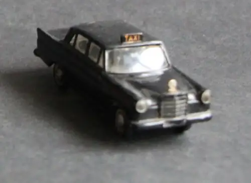 Siku Mercedes-Benz 190 Taxi V192 Plastikmodell 1962 (10583)
