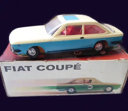 Anker Spielzeug Fiat 2300 Coupe 1968 Plastikmodell mit Fernsteuerung im Originalkarton (10597)