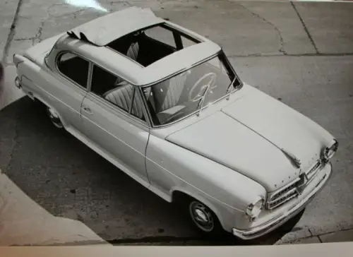 Borgward Isabella mit Schiebedach 1957 Werksfoto (10671)