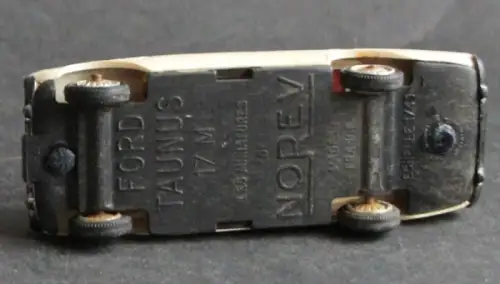 Norev Ford Taunus 17M 1964 Plastikmodell (10708)