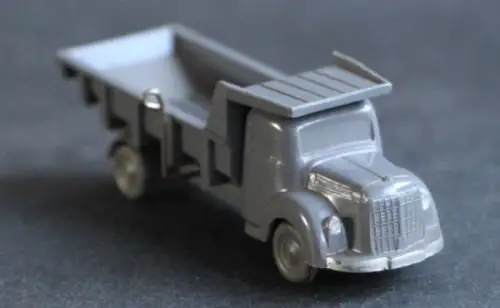 Wiking Mercedes-Benz 3500 Muldenkipper Lastwagen 1955 Plastikmodell unverglast (10990)