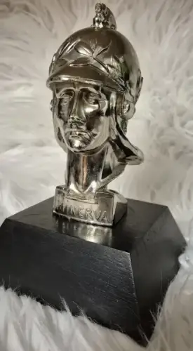 Minerva Kühlerfigur 1928 Metall auf Holzsockel (11110)
