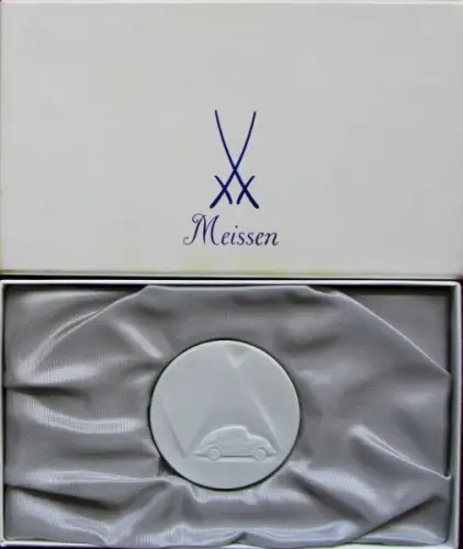 Meissen Volkswagen Käfer Porzellanmedaille 1985 "VW - Da weiß man was man hat" in Originalbox (11207)