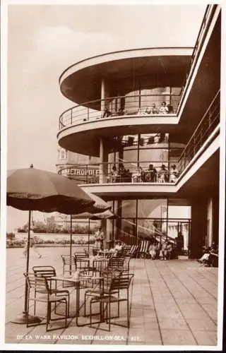 E 1544 Ansichtskarte Bexhill on Sea De la War Pavilion Bauhaus Architektur Stuhl