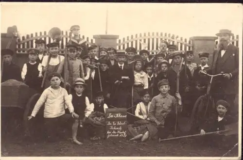 E 1777 Privatfoto evangelische West Schule Hamm 1917 bei der Kartoffelernte 