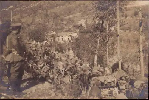 600283 | Foto Militaria 1. Weltkrieg, Anmarschweg bei St. Lucia, Piaveschlacht, Italien, Österreich  |