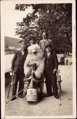 602349 | Foto, Personen mit Eisbär und einer grossen Flasche Kränchen Wasser  | Bad Ems (W - 5427), -,