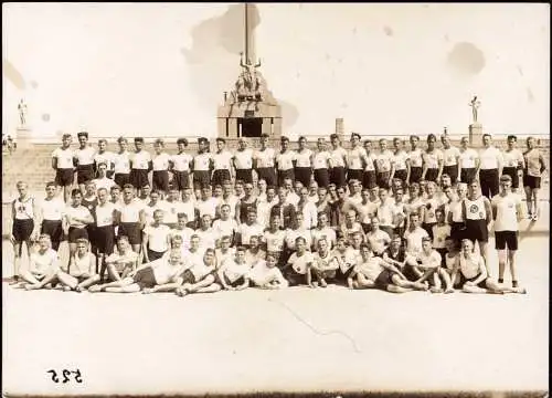 603282 | Foto von Gerhard Riebicke Sportler im Deutschen Stadion, leicht Fleckig | Berlin (W 1000)