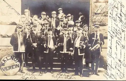 [Echtfotokarte schwarz/weiß] O 264 Walnut Verein, Walnut Iowa, Auslandsdeutscher Verein 1907 mit Kapelle und Musik. 