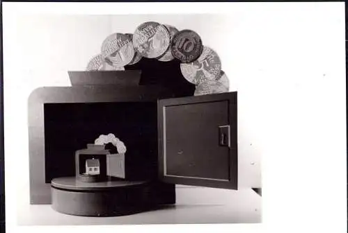 O 305, Werbeaufsteller der Firma Bausparkasse Wüstenrot, Foto. von ca.1960 (Gr. 10x7cm), Geld