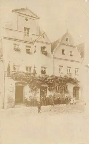 [Echtfotokarte schwarz/weiß] O 455, Foto Ortsansicht Neustadt bei Coburg, mit dem handschriftlichen Vermerk "geschrieben mit Stollwerck Schreibmaschine". 