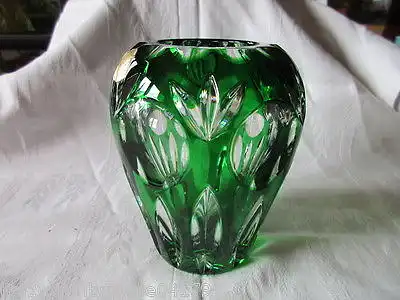 Wunderschöne alte Bleikristall Vase grün Überfangglas Nachtmann Diamantschliff