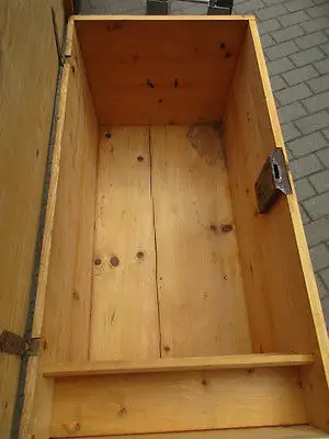 Truhe  Gründerzeit um 1880  Weichholz   Flachdeckeltruhe Nr. 2   1877 5