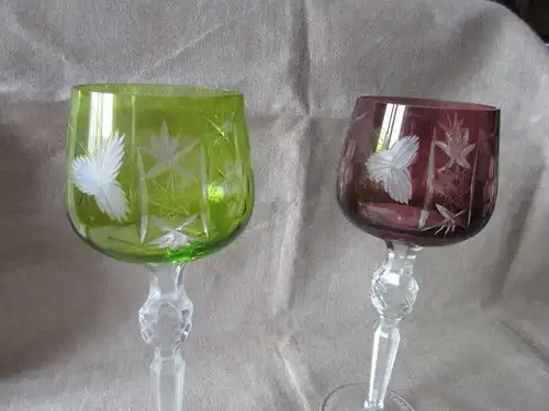 2 alte Kristallgläser Weingläser Römer lila + grün Überfang