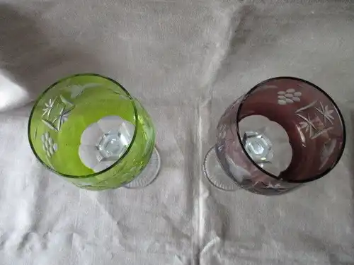 2 alte Kristallgläser Weingläser Römer lila + grün Überfang