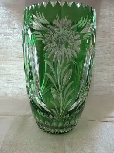 Lausitzer Glas Bleikristall große Vase Überfang grün 25 cm Vitrinenstück