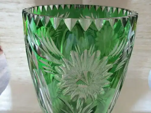 Lausitzer Glas Bleikristall große Vase Überfang grün 25 cm Vitrinenstück