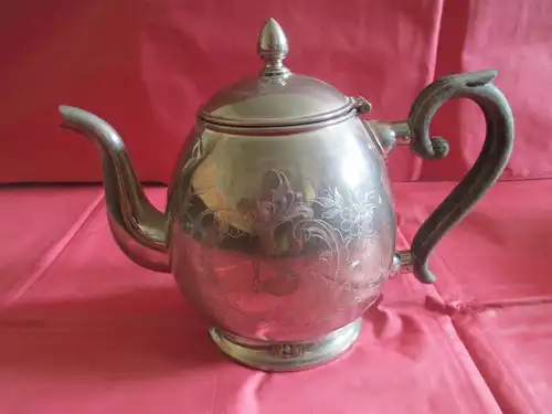 Tee/ Kaffeekanne Jugendstil um 1900, Gravur " LS " und Blumenranken