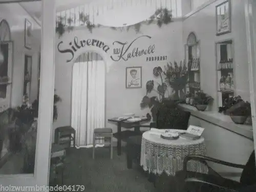 Altes Foto Friseursalon um 1920 mit Werbung Silverwa Kaltwell Präparat