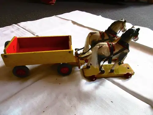 Altes Holzspielzeug Pferdegespann Zweispänner 2 Pferde mit Wagen
