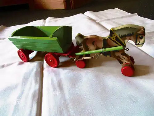 GECEVO Holzspielzeug Pferdegespann Einspänner 1 Pferd mit Wagen 39 cm lang