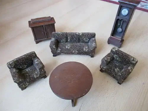 Wohnstube Wohnzimmer komplett Standuhr Sofa Sessel Puppenstube Holz um 1920