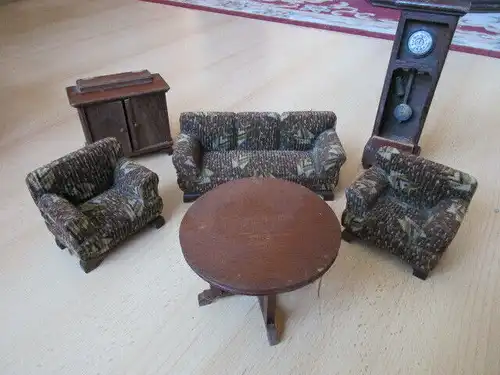 Wohnstube Wohnzimmer komplett Standuhr Sofa Sessel Puppenstube Holz um 1920