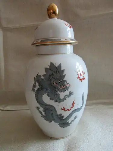 Freiberger Porzellan wunderschöne Deckelvase Vase schwarz grau Drachen Ming