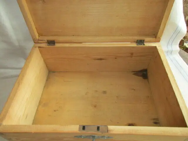 Truhe Tischtruhe Flachdeckeltruhe Jugendstil um 1900 Weichholz 4