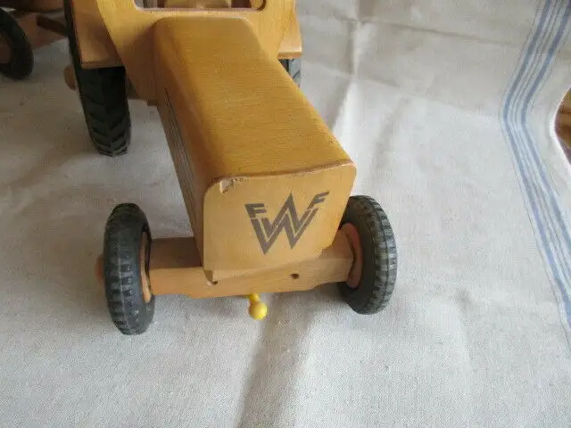 Traktor mit  Anhänger  Holz FWF  Fröbel / Werdau 1