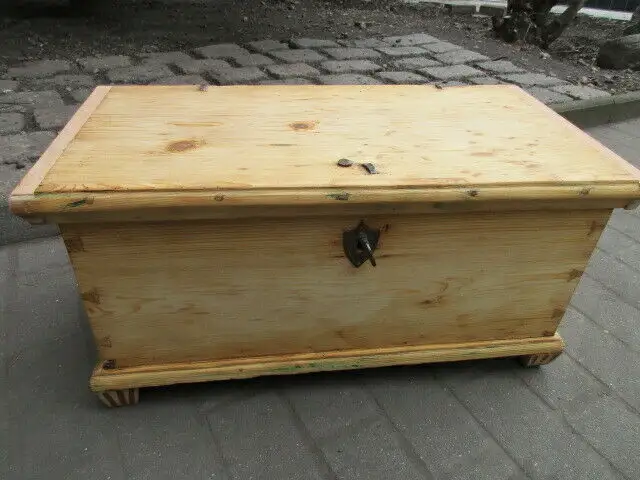 Truhe  Flachdeckeltruhe  Biedermeier um 1860 Weichholz 0