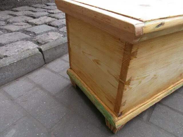 Truhe  Flachdeckeltruhe  Biedermeier um 1860 Weichholz 2