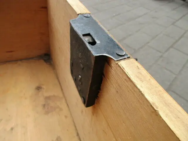 Truhe  Flachdeckeltruhe  Biedermeier um 1860 Weichholz 8