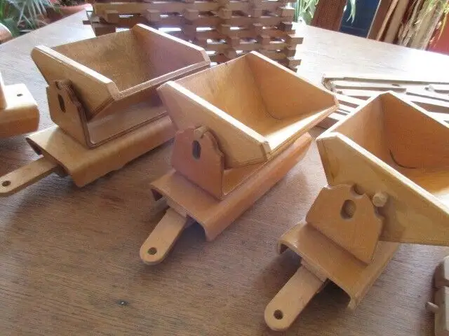 Lore  3 Anhänger und Schienen , Weichen usw.   Holz FWF  Fröbel / Werdau  1950 2