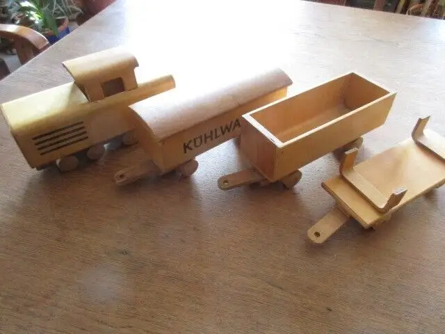 Bahn mit 3 Anhänger   Holz FWF  Fröbel / Werdau  1950 0