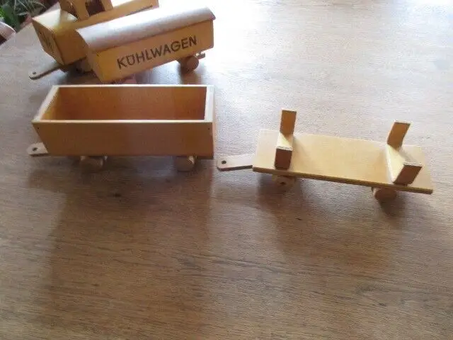 Bahn mit 3 Anhänger   Holz FWF  Fröbel / Werdau  1950 5