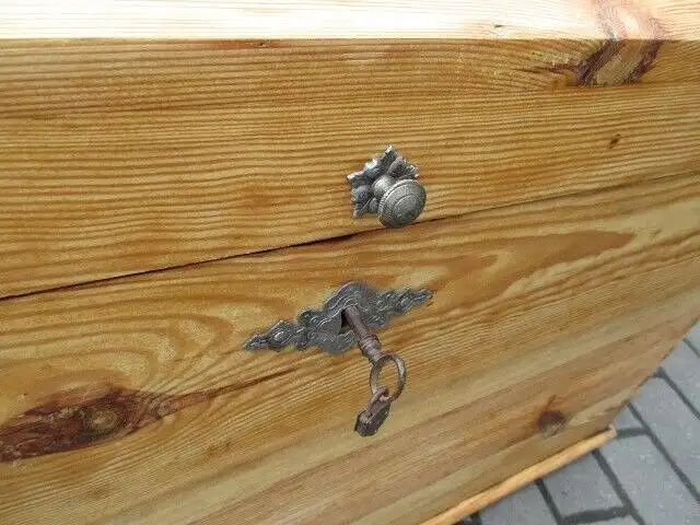 Truhe Jugendstil um 1900 Weichholz Runddeckeltruhe Nr. 6 1