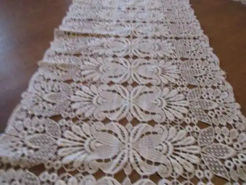 schöne alte   Tischdecke   Ø  84 cm  x  36 cm