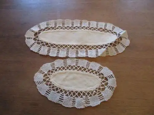 schöne alte   Tischdecke   Ø  39 cm ,  26 cm (  47  )