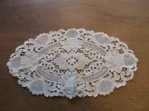 schöne alte   Tischdecke   Ø  34 cm  x  19 cm (  36  )