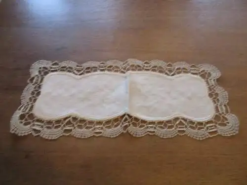 schöne alte   Tischdecke   Ø  48 cm  x  20 cm (  35  )