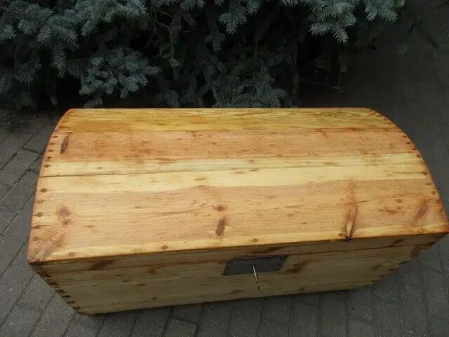 Truhe  Jugendstil um 1900  Weichholz  Runddeckeltruhe Nr. 7 5