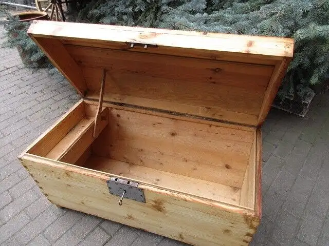 Truhe  Jugendstil um 1900  Weichholz  Runddeckeltruhe Nr. 7 6