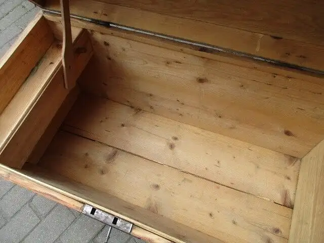 Truhe  Jugendstil um 1900  Weichholz  Runddeckeltruhe Nr. 7 7