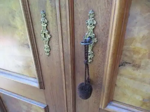 Kleiderschrank Dielenschrank Schrank Jugendstil um 1900 Nussbaum  Zerlegbar