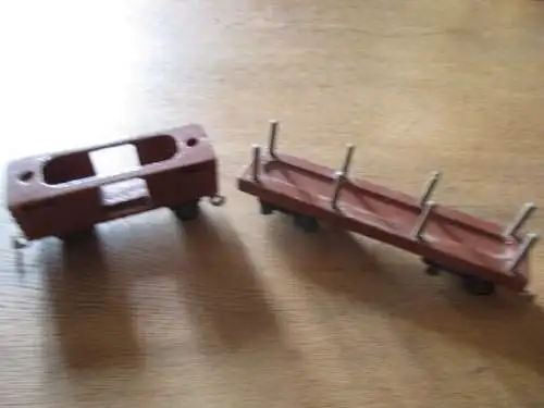 Eisenbahn mit drei Anhänger 42 cm lang Marke  Kienel