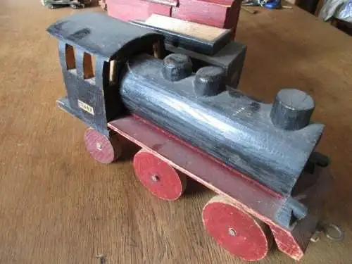 Eisenbahn mit Tender und  zwei Anhänger 98 cm lang