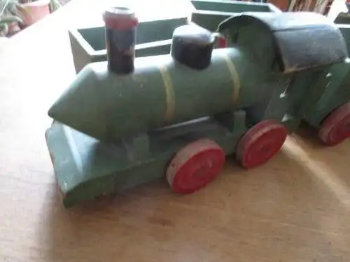 Eisenbahn mit sechs Anhänger   150 cm lang